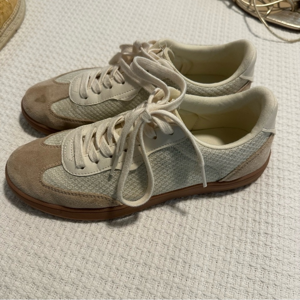 Zara Women's Cream and Tan Sneakers